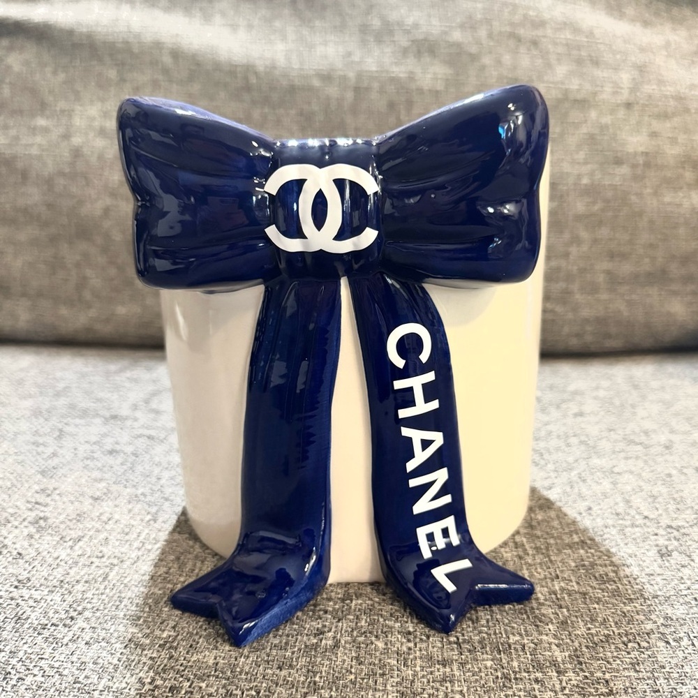 Chanel Navy and White Bow Container - Picture 2 of 5